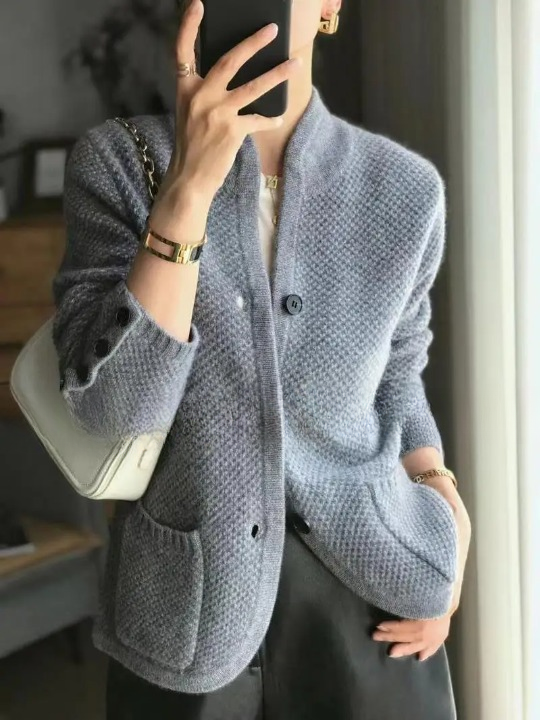 Clarin | Elegant Cashmere Knit Cardigan